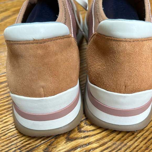 Naturalizer Remy Stretch style slip on sneaker. Suede and neoprene. Size 10. - Picture 5 of 13